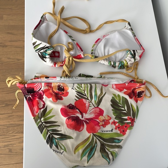 Guess floral bikini with shiny gold strings size medium - Picture 2 of 2